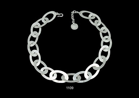 1109