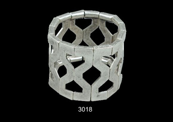 3018